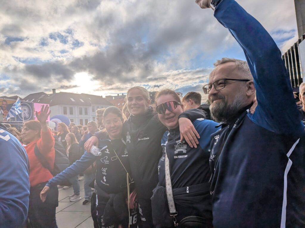 Viser bilde fra turen til Bergen